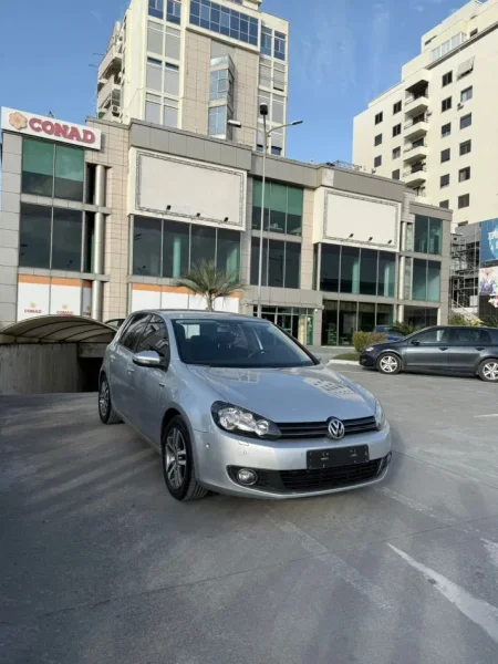 Durres, makine Golf 6 automat nafte okazionnn Nafte, gri metalizato automatik Klima 231.457 km 6.200 €