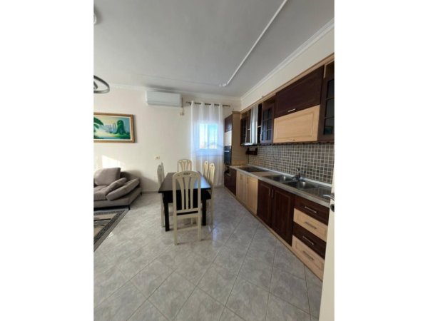 Tirane, jepet me qera Vile 2 Katshe , 203 m² 750 € (Don Bosko)