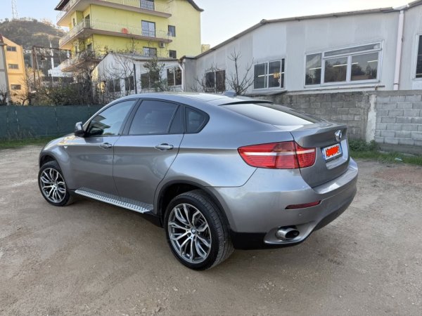 Tirane, shitet makine BMW X6 Nafte, gri e erret automatik Kondicioner 27.000 km 8.200 €