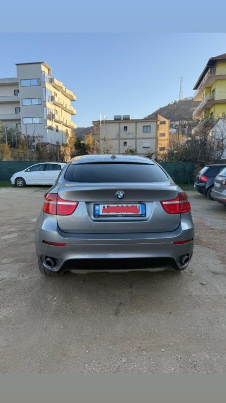 Tirane, shitet makine BMW X6 Nafte, gri e erret automatik Kondicioner 27.000 km 8.200 €