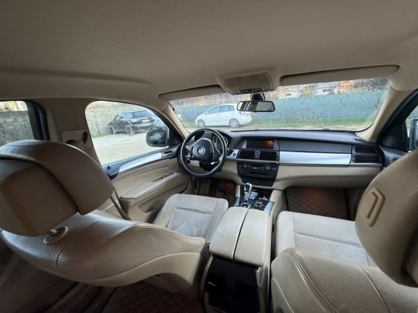 Tirane, shitet makine BMW X6 Nafte, gri e erret automatik Kondicioner 27.000 km 8.200 €