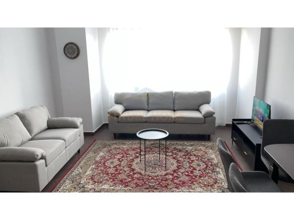 Tirane, jepet me qera apartament 1+1+Ballkon Kati 7, 60 m² 500 € (Mine Peza)