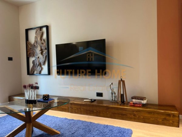 Tirane, jepet me qera apartament 1+1+Ballkon Kati 12, 76 m² 800 € (Ish Ekspozita)