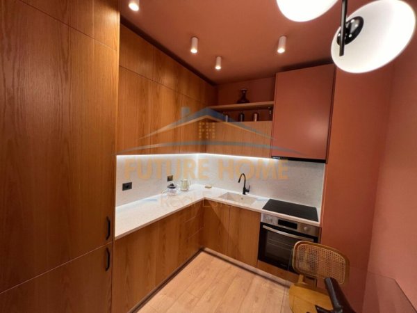 Tirane, jepet me qera apartament 1+1+Ballkon Kati 12, 76 m² 800 € (Ish Ekspozita)