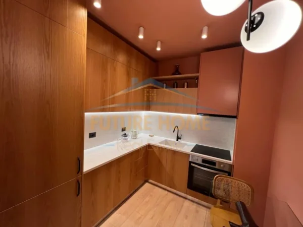 Tirane, jepet me qera apartament 1+1+Ballkon Kati 12, 76 m² 800 € (Ish Ekspozita)