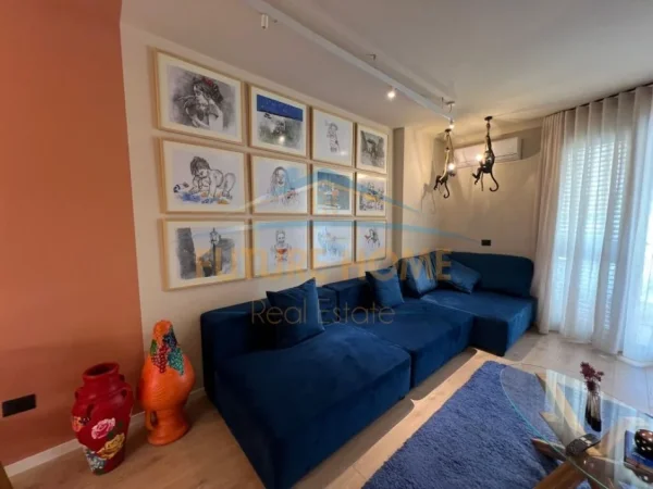 Tirane, jepet me qera apartament 1+1+Ballkon Kati 12, 76 m² 800 € (Ish Ekspozita)