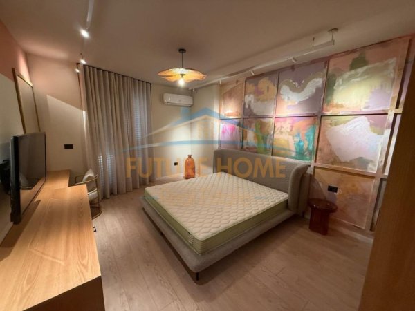 Tirane, jepet me qera apartament 1+1+Ballkon Kati 12, 76 m² 800 € (Ish Ekspozita)