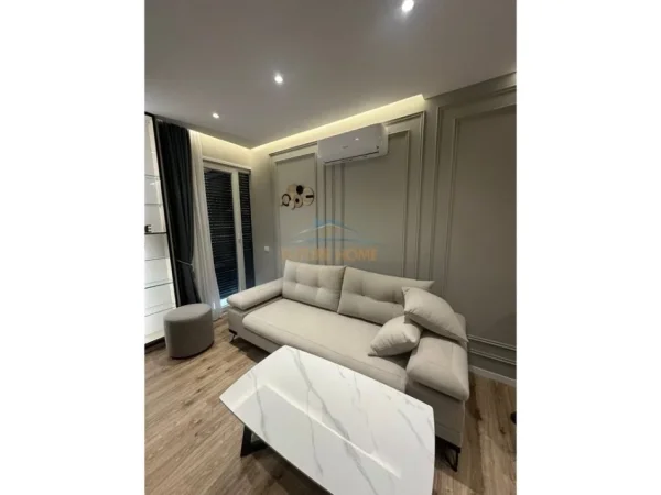 Tirane, jepet me qera apartament 1+1+Ballkon Kati 3, 60 m² 550 € (Kompleksi E-88)