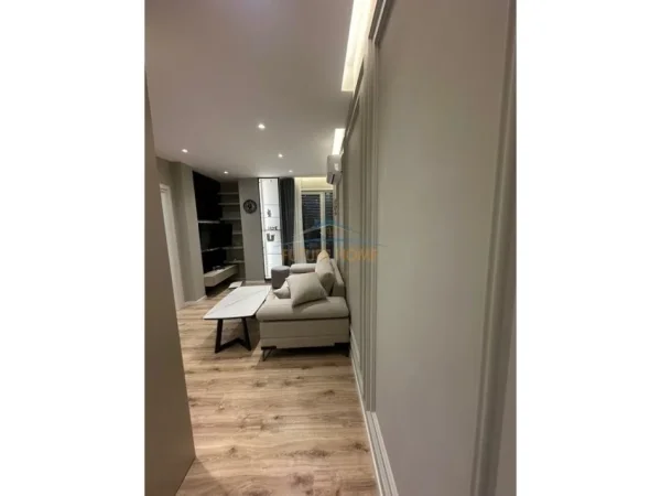 Tirane, jepet me qera apartament 1+1+Ballkon Kati 3, 60 m² 550 € (Kompleksi E-88)