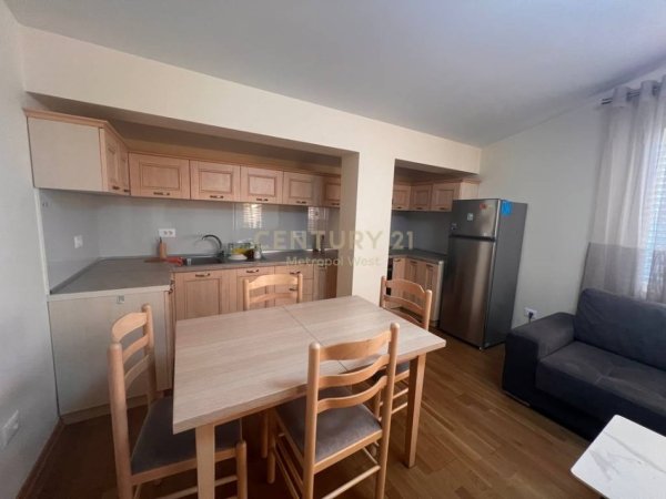 Tirane, jepet me qera apartament 2+1 Kati 3, 75 m² 650 € (Inxhinieria e Ndertimit)