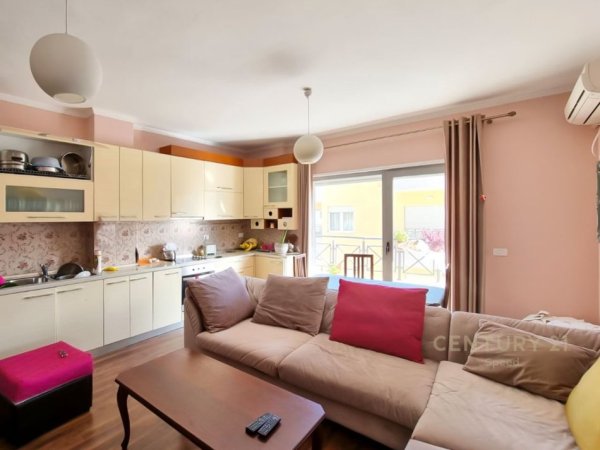Tirane, jepet me qera apartament 1+1 Kati 2, 63 m² 650 € (Kopshti Zologjik)