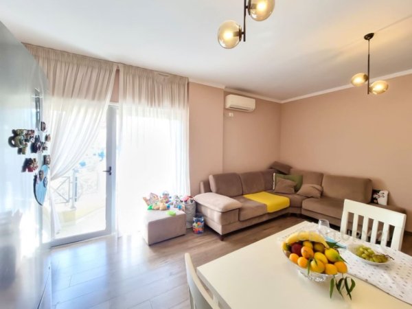 Tirane, jepet me qera apartament 1+1 Kati 2, 63 m² 650 € (Kopshti Zologjik)