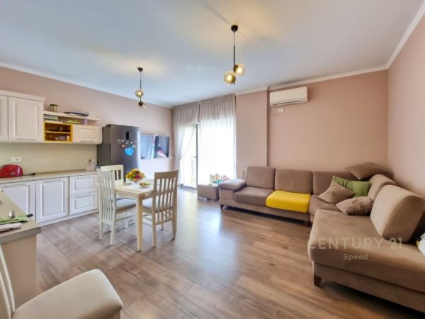 Tirane, jepet me qera apartament 1+1 Kati 2, 63 m² 650 € (Kopshti Zologjik)