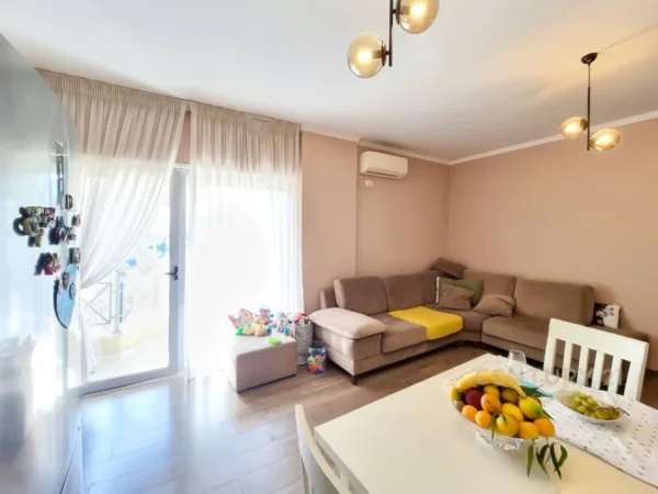 Tirane, jepet me qera apartament 1+1 Kati 2, 63 m² 650 € (Kopshti Zologjik)