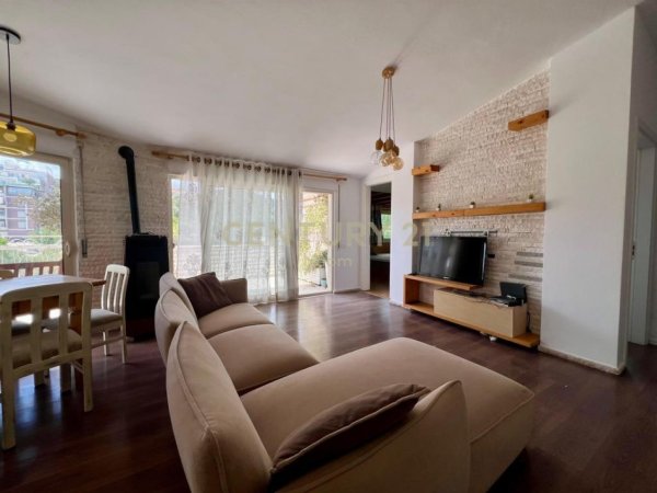 Tirane, jepet me qera apartament 3+1 Kati 4, 120 m² 850 € (Liqeni Thate)