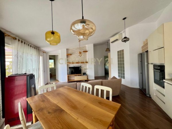 Tirane, jepet me qera apartament 3+1 Kati 4, 120 m² 850 € (Liqeni Thate)