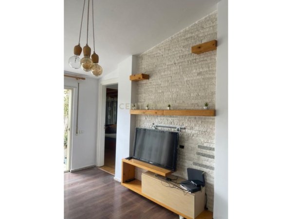 Tirane, jepet me qera apartament 3+1 Kati 4, 120 m² 850 € (Liqeni Thate)