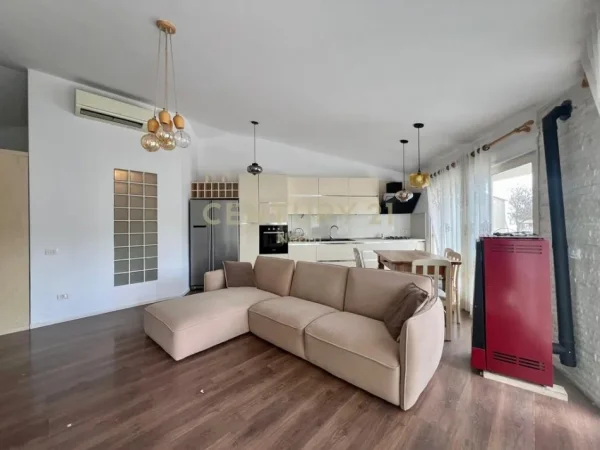 Tirane, jepet me qera apartament 3+1 Kati 4, 120 m² 850 € (Liqeni Thate)