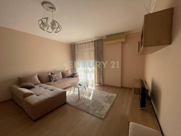 Tirane, jepet me qera apartament 2+1 Kati 2, 135 m² 900 € (Kopshti Botanik)