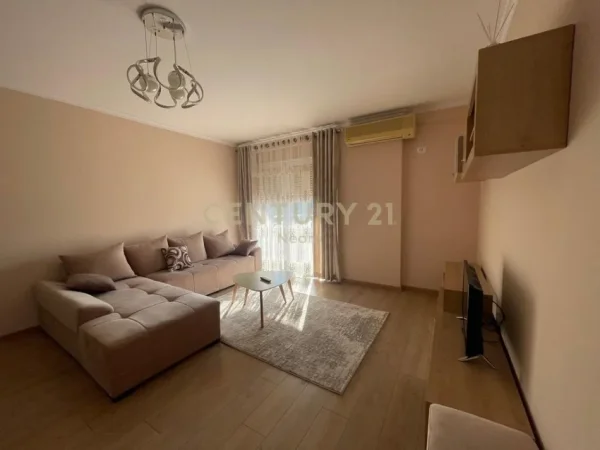 Tirane, jepet me qera apartament 2+1 Kati 2, 135 m² 900 € (Kopshti Botanik)