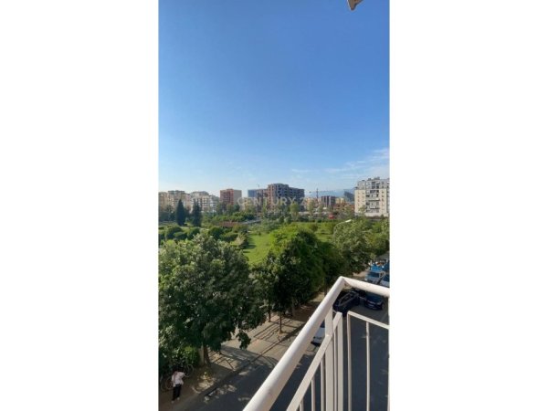 Tirane, jepet me qera apartament 2+1 Kati 2, 135 m² 900 € (Kopshti Botanik)