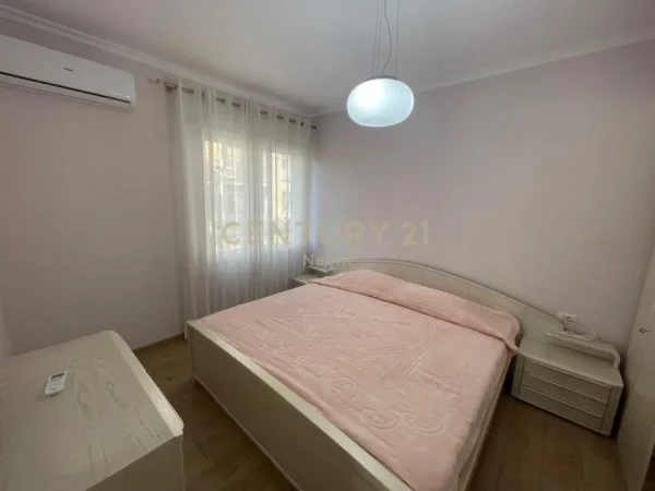 Tirane, jepet me qera apartament 2+1 Kati 2, 135 m² 900 € (Kopshti Botanik)