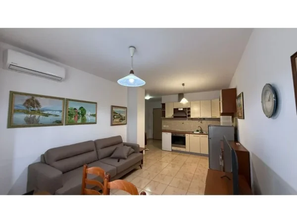 Tirane, jepet me qera apartament 1+1 Kati 4, 61 m² 550 € (Rruga e Bogdaneve)