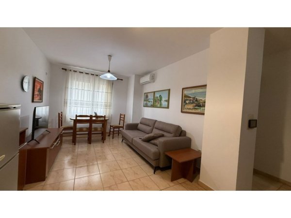 Tirane, jepet me qera apartament 1+1 Kati 4, 61 m² 550 € (Rruga e Bogdaneve)
