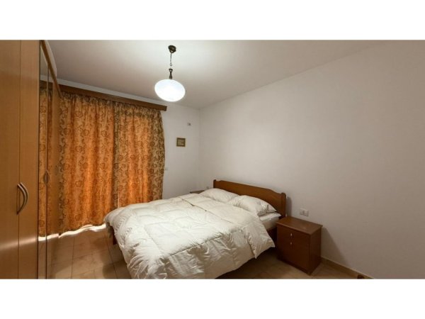 Tirane, jepet me qera apartament 1+1 Kati 4, 61 m² 550 € (Rruga e Bogdaneve)