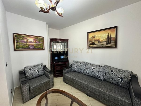 Tirane, jepet me qera apartament 2+1 Kati 5, 125 m² 600 € (Xhamlliku)