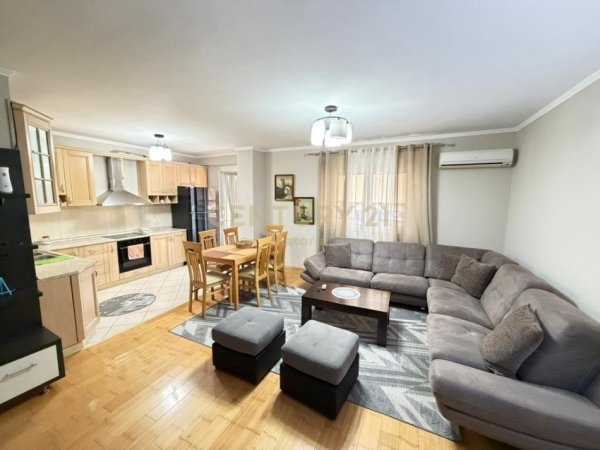 Tirane, jepet me qera apartament 2+1+Ballkon Kati 5, 107 m² 1.100 € (Stadiumi Air Albania)