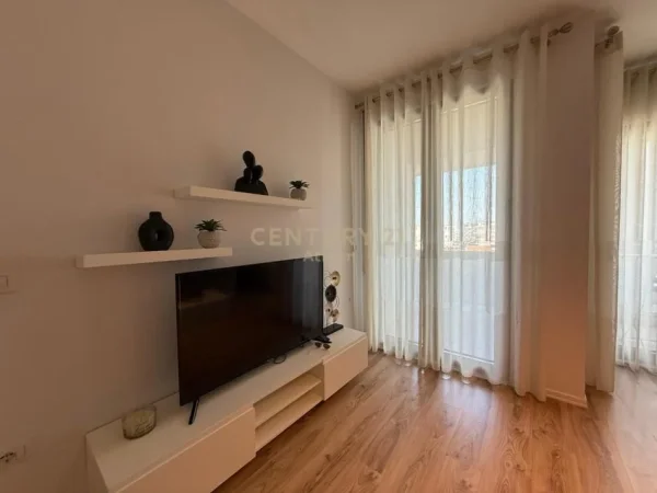 Tirane, jepet me qera apartament Kati 5, 109 m² 750 € (Materniteti Ri)