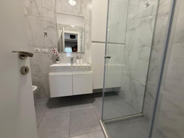 Tirane, jepet me qera apartament Kati 5, 109 m² 750 € (Materniteti Ri)