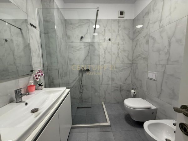 Tirane, jepet me qera apartament Kati 5, 109 m² 750 € (Materniteti Ri)