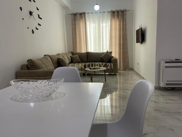 Tirane, jepet me qera apartament 2+1 Kati 2, 630 m² 89 € (Unaza re)