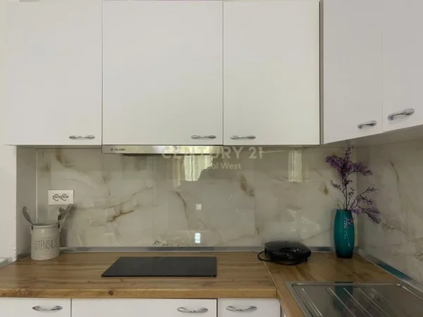 Tirane, jepet me qera apartament 2+1 Kati 2, 630 m² 89 € (Unaza re)