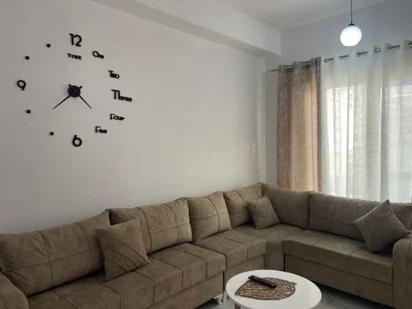 Tirane, jepet me qera apartament 2+1 Kati 2, 630 m² 89 € (Unaza re)