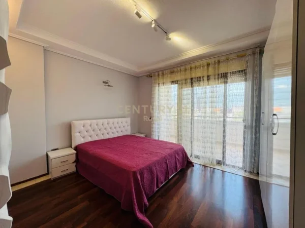 Tirane, jepet me qera apartament 2+1 Kati 9, 100 m² 900 € (Liqeni Tiranes)