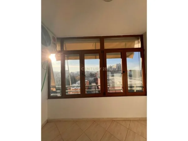 Tirane, jepet me qera apartament Kati 7, 110 m² 750 € (Stacioni Trenit)