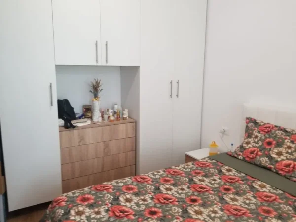 Tirane, jepet me qera apartament 1+1 Kati 1, 50 m² 450 € (Ali demi)