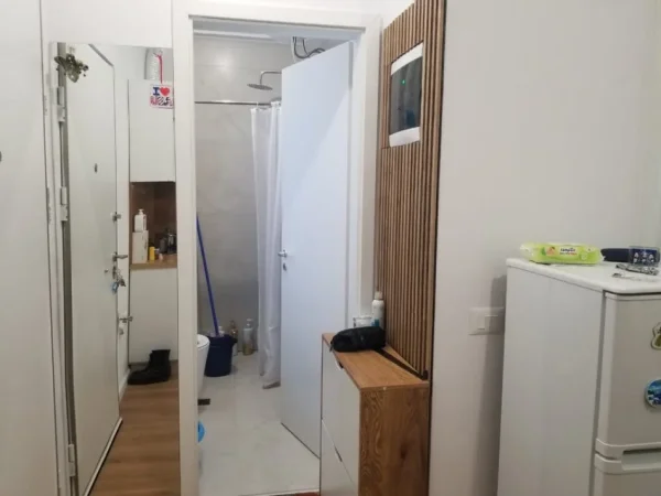 Tirane, jepet me qera apartament 1+1 Kati 1, 50 m² 450 € (Ali demi)