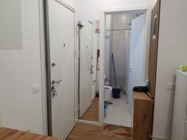 Tirane, jepet me qera apartament 1+1 Kati 1, 50 m² 450 € (Ali demi)