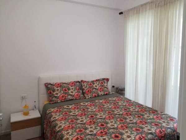 Tirane, jepet me qera apartament 1+1 Kati 1, 50 m² 450 € (Ali demi)