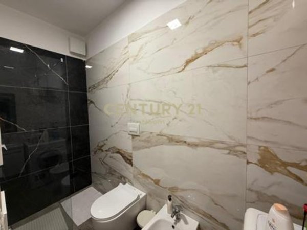 Tirane, jepet me qera apartament 2+1 Kati 2, 120 m² 1.500 € (Teg)