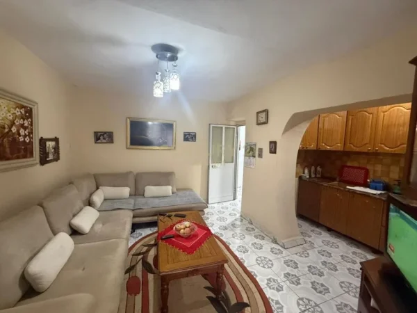 Tirane, jepet me qera apartament 2+1 Kati 2, 72 m² 500 € (Shkolla Niket Dardani)