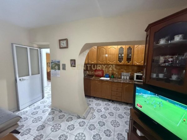 Tirane, jepet me qera apartament 2+1 Kati 2, 72 m² 500 € (Shkolla Niket Dardani)
