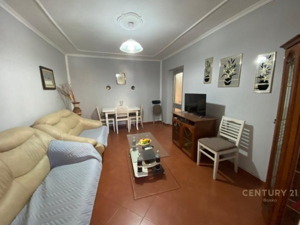 Tirane, jepet me qera apartament 2+1 Kati 2, 66 m² 500 € (Perballe Shkolles Harry Fultz)