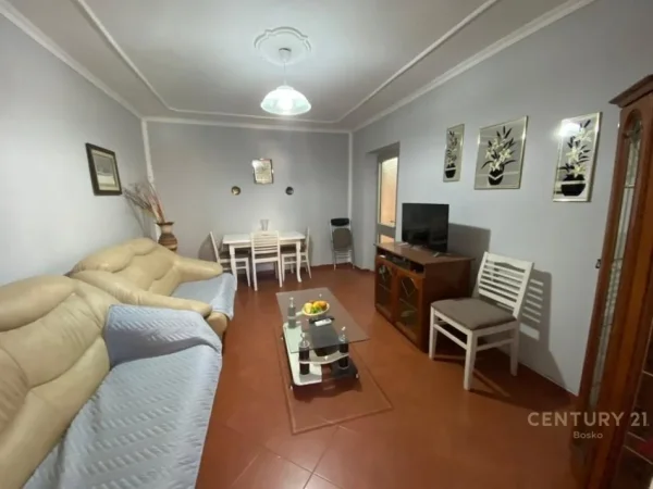 Tirane, jepet me qera apartament 2+1 Kati 2, 66 m² 500 € (Perballe Shkolles Harry Fultz)