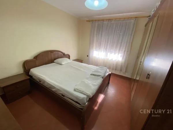 Tirane, jepet me qera apartament 2+1 Kati 2, 66 m² 500 € (Perballe Shkolles Harry Fultz)