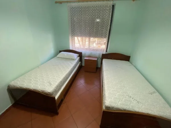 Tirane, jepet me qera apartament 2+1 Kati 2, 66 m² 500 € (Perballe Shkolles Harry Fultz)